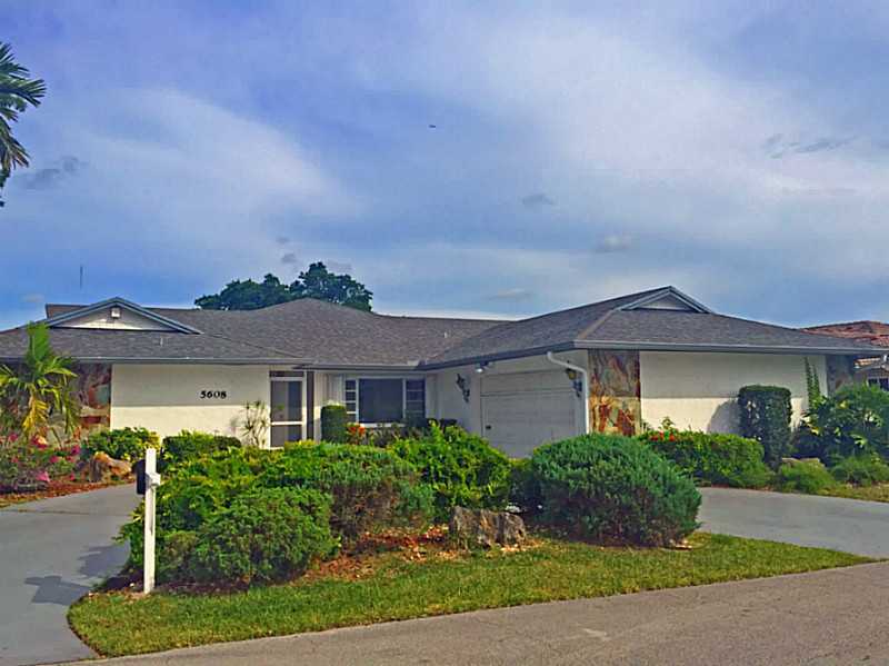 Property Photo:  5608 S Travelers Palm Ln  FL 33319 