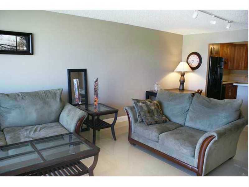 Property Photo:  18011 Biscayne Bl 303-1  FL 33160 