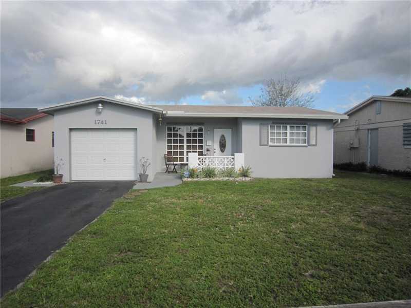 Property Photo: 1741 N 56 Ave FL 33021