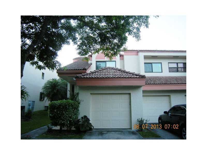 Property Photo:  3213 Old Oak Ln 1102  FL 33021 