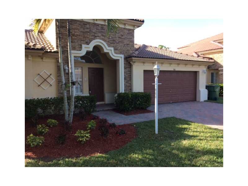 Property Photo: 942 NE 36 Av FL 33033