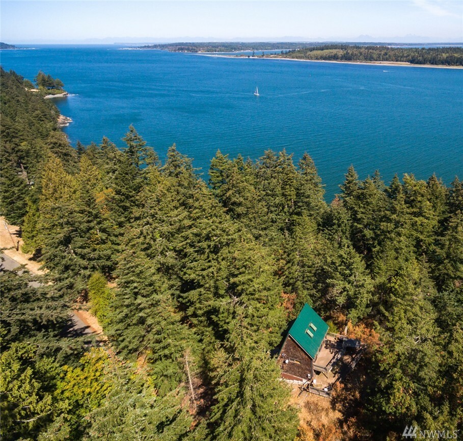 Property Photo:  1190 Beach Ave  WA 98262 