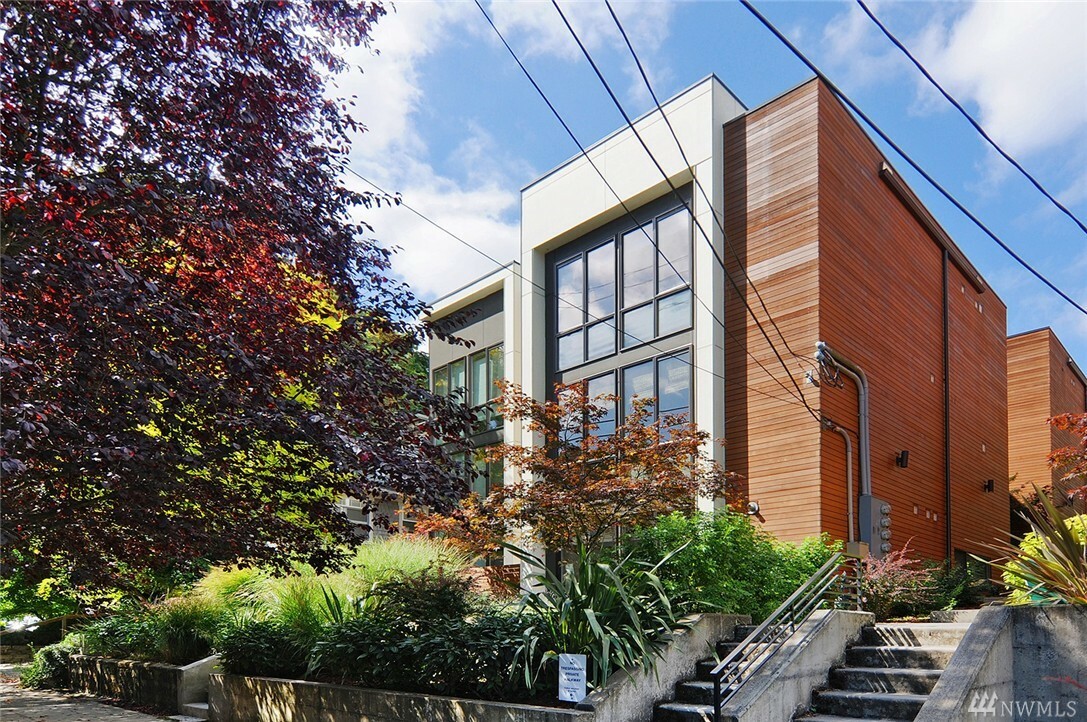 Property Photo: 1807 24th Ave B WA 98122