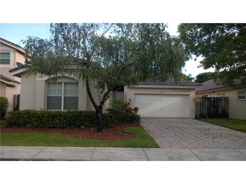 Property Photo:  