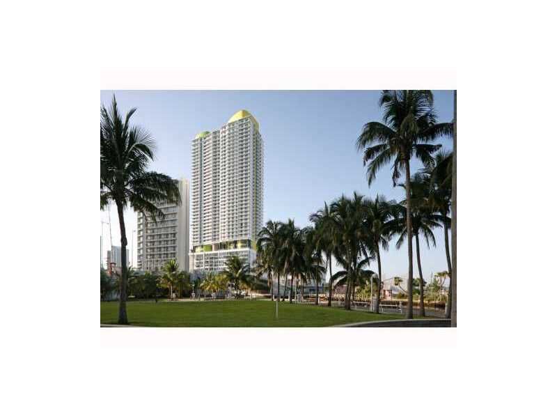 Property Photo: 185 SW 7 St 4003 FL 33130