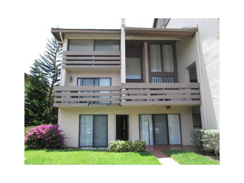 Property Photo: 121 SW 96th Ter 101 FL 33324