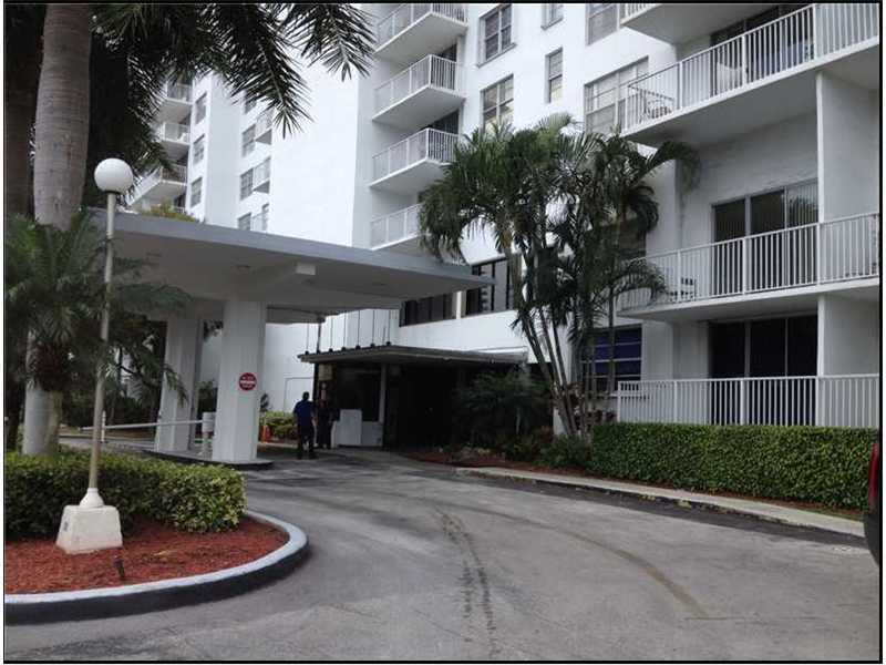 Property Photo: 2851 NE 183 St 205E FL 33160