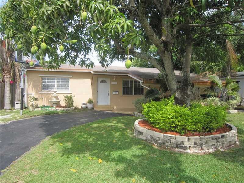 Property Photo: 2914 SW 67 Ln FL 33023