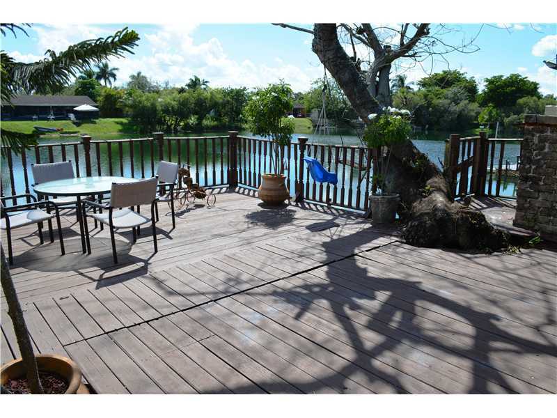 Property Photo:  13754 Kendale Lakes Dr -  FL 33183 