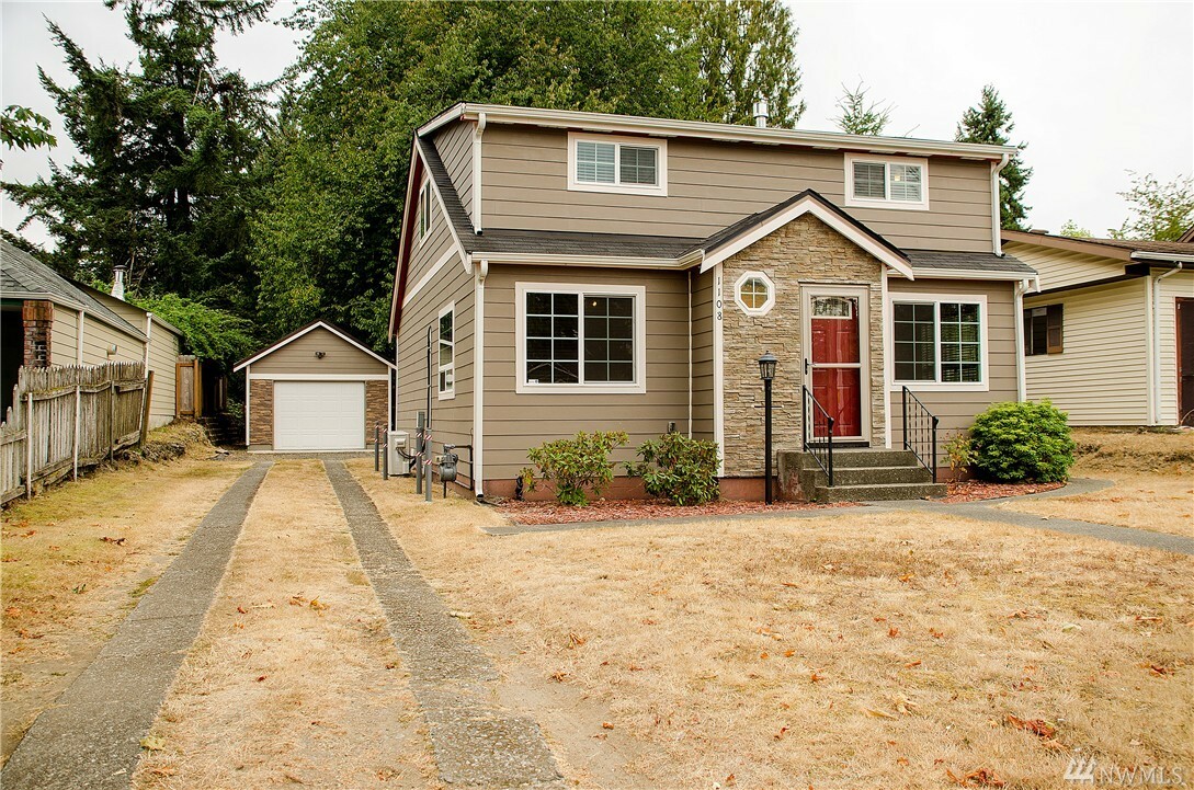 Property Photo:  1108 Tacoma Ave  WA 98366 