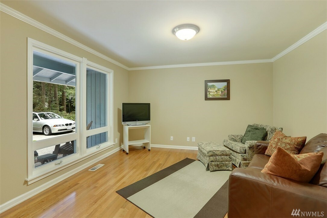 Property Photo: 22925 SE 37th St WA 98075