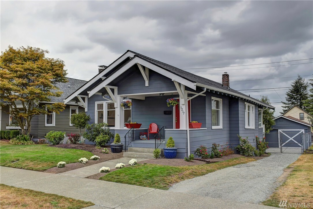 Property Photo:  3217 Rockefeller Ave  WA 98201 