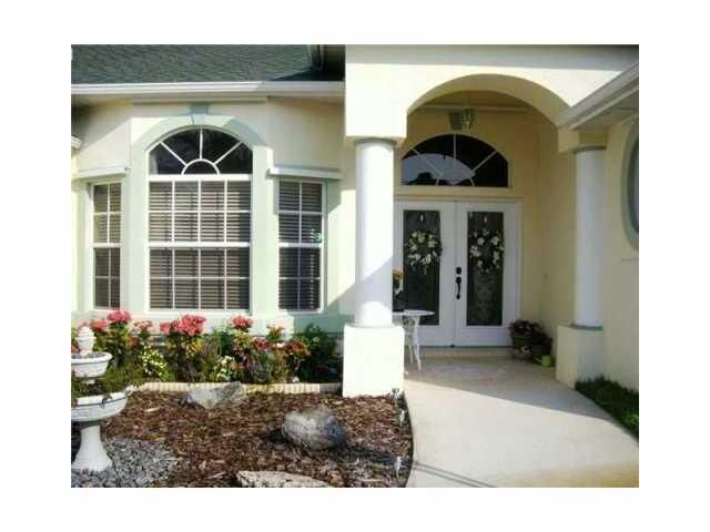 Property Photo:  485 SE Nome Drive  FL 34953 