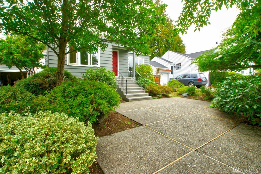 Property Photo:  4230 NE 113th St  WA 98125 