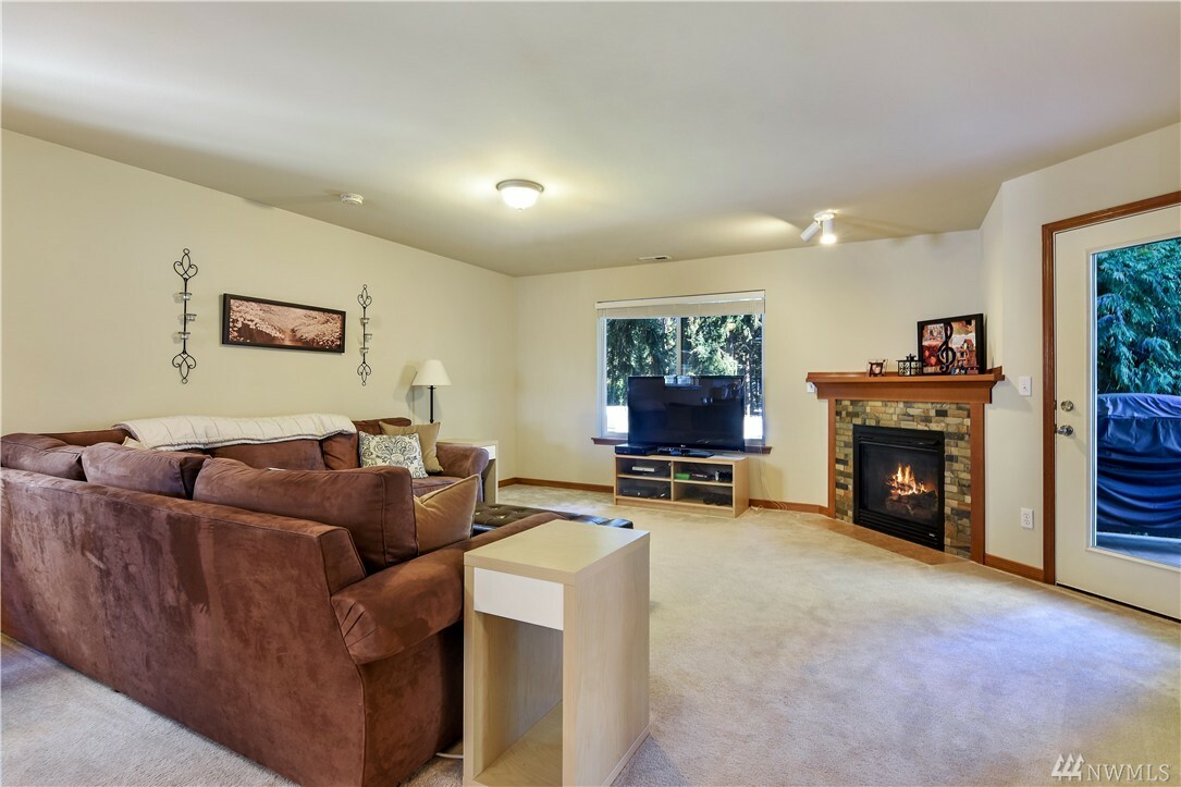 Property Photo:  1009 147th Place SW  WA 98087 