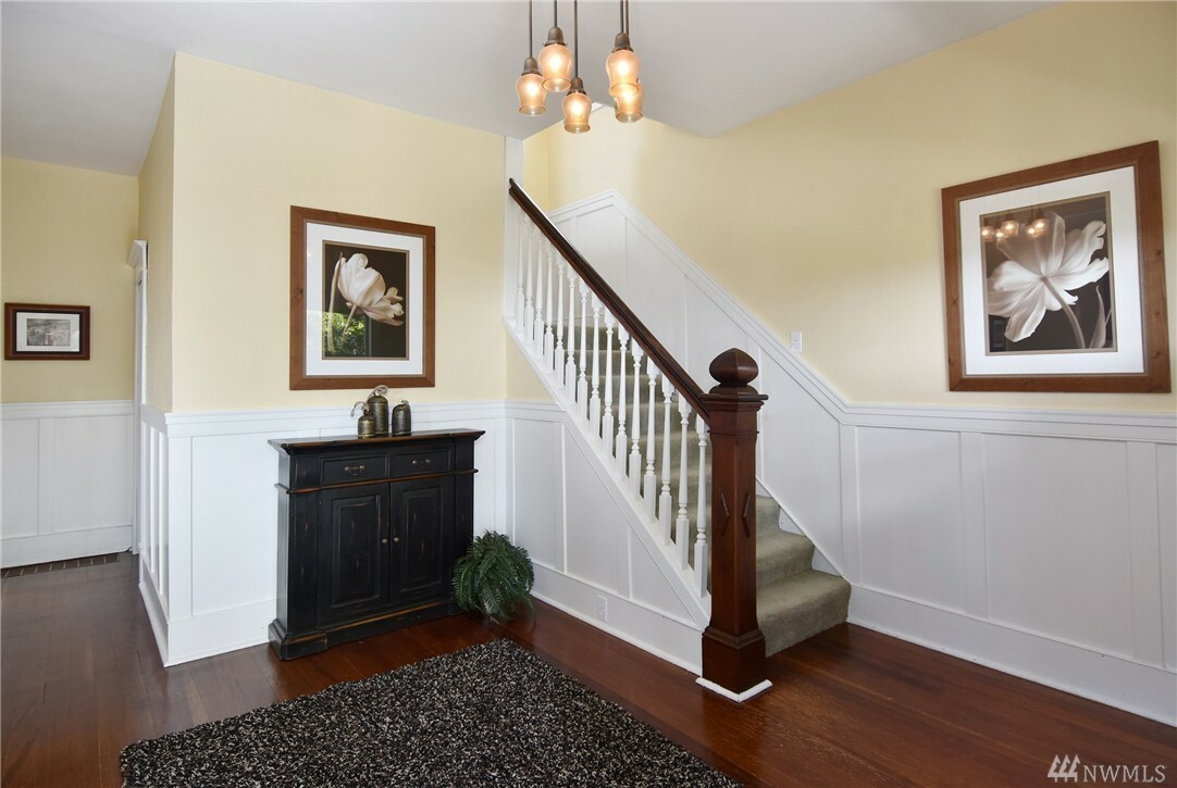 Property Photo: 552 NE 79th St WA 98115