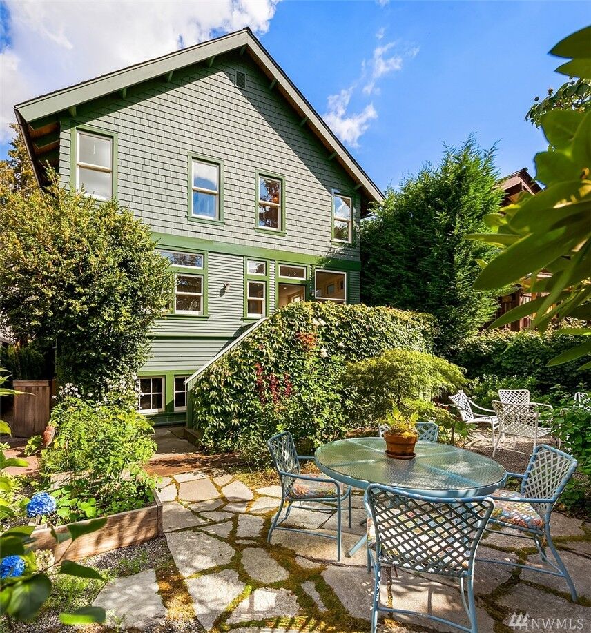 Property Photo:  225 36th Avenue E  WA 98112 