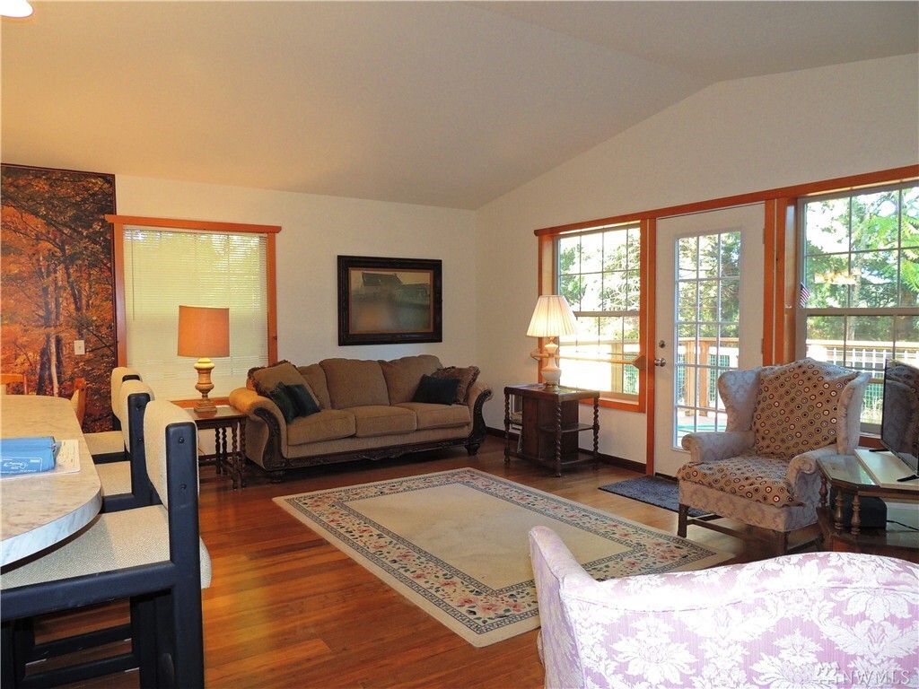 Property Photo: 406 Nooksack Place WA 98257