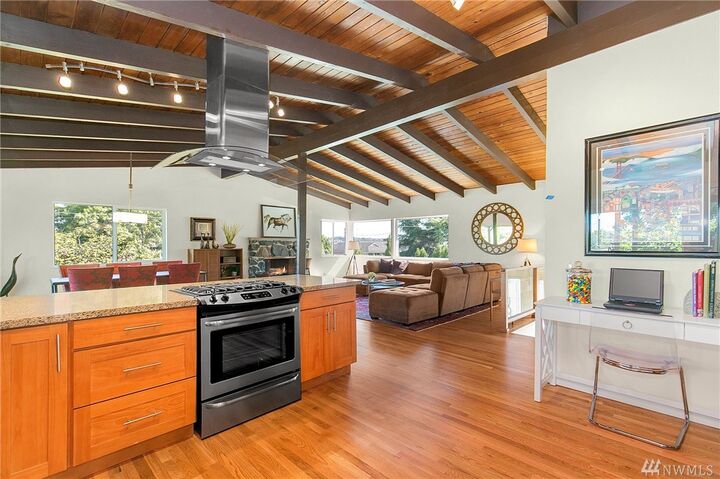 Property Photo:  500 NW 4th Place  WA 98057 