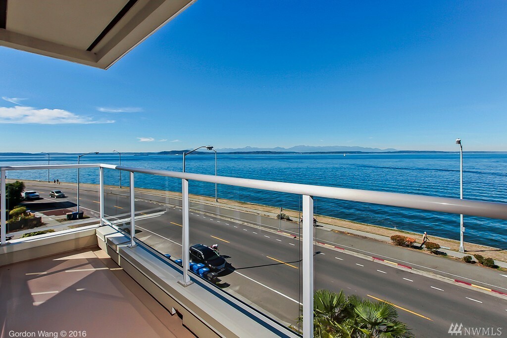 Property Photo:  1238 Alki Ave SW 403  WA 98116 