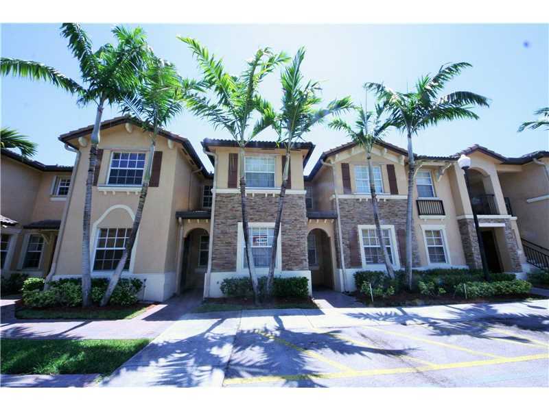 Property Photo:  1570 NE 33rd Rd 106-11  FL 33033 