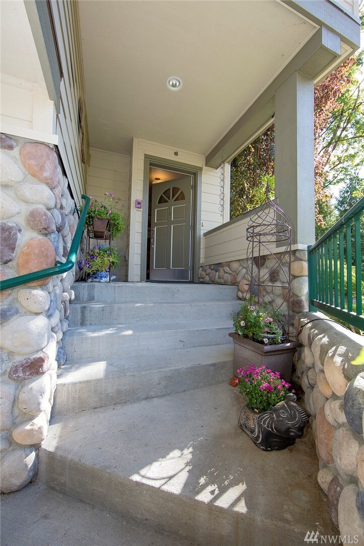 Property Photo: 383 12th Ave NW WA 98027