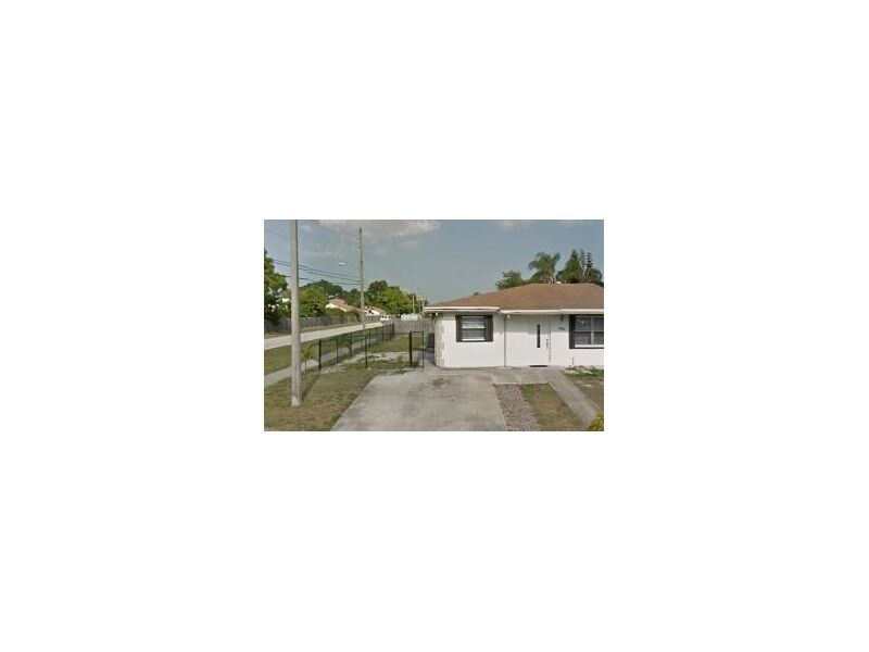 Property Photo: 3760 Heather Dr 3760 FL 33463
