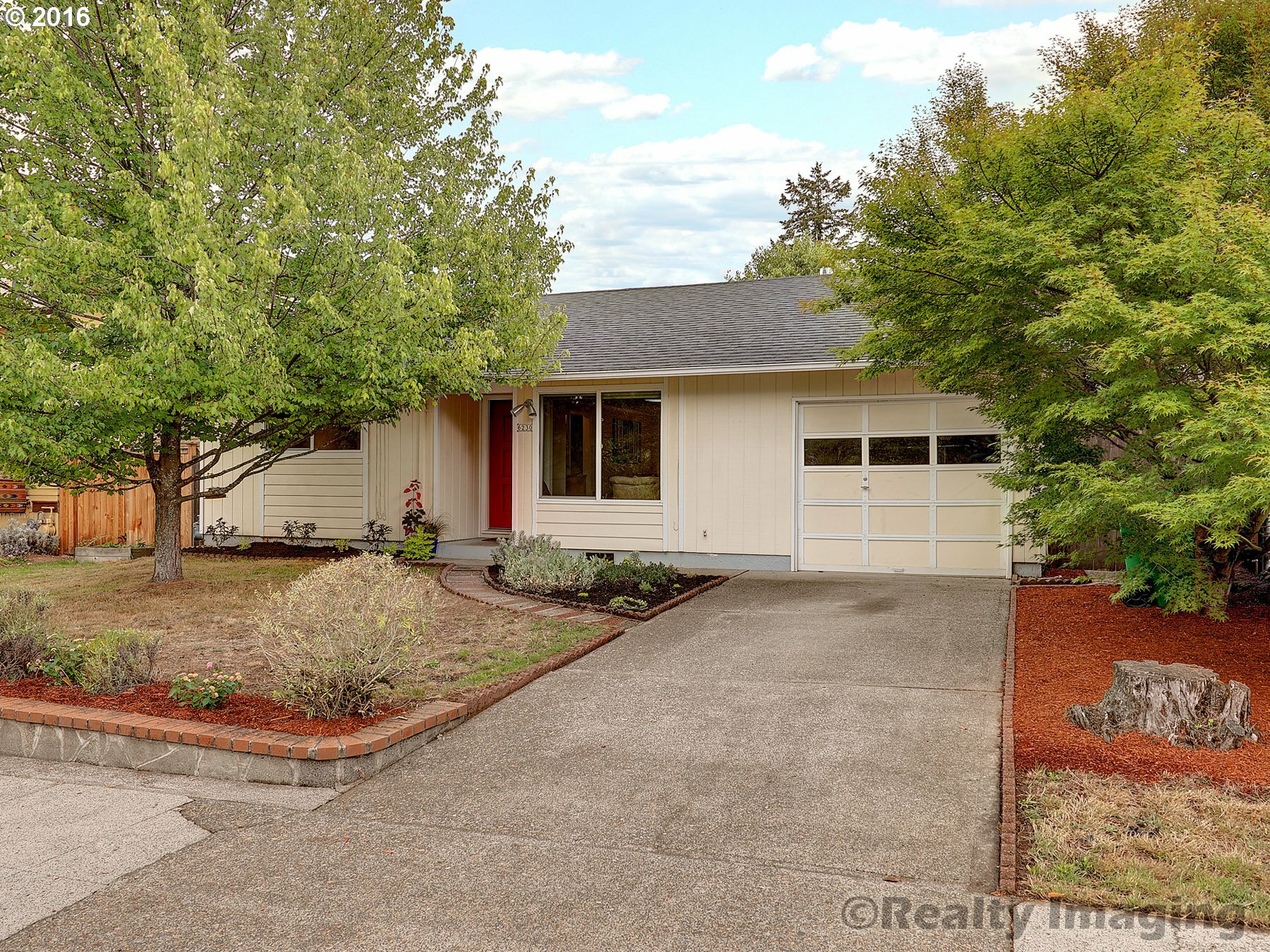 Property Photo: 6230 NE 23rd Ave OR 97211