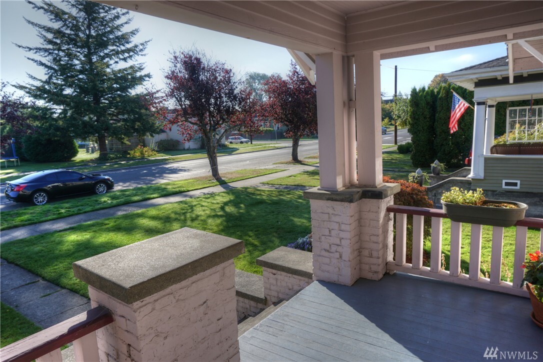 Property Photo: 1422 Rucker Avenue WA 98201