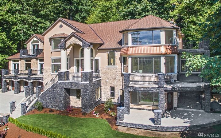 Property Photo: 6322 168th Place SE WA 98006