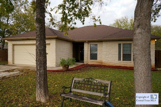 Property Photo: 115 Bumblebee Trail TX 78655