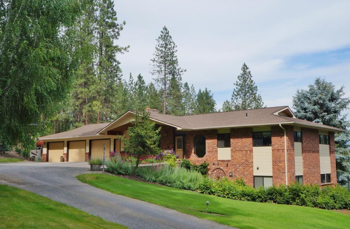 Property Photo:  679 Hallerwood Way  WA 99114 