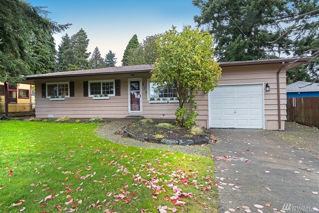 Property Photo:  828 S 147th St  WA 98168 