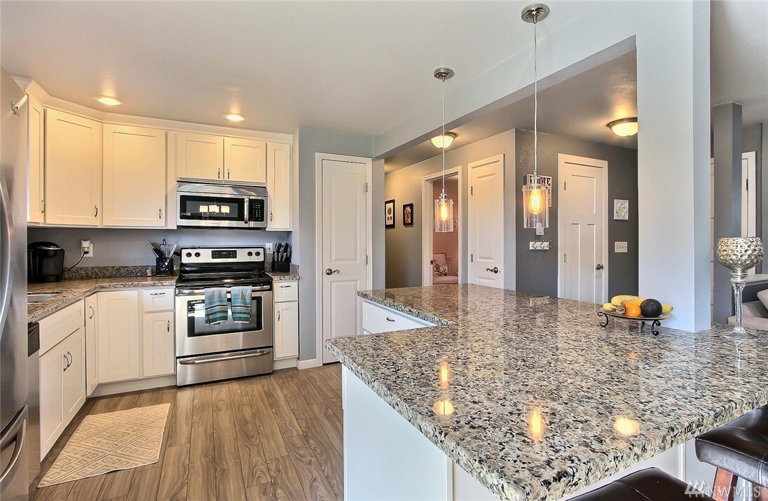 Property Photo: 8610 Wildwood Ave SW WA 98498