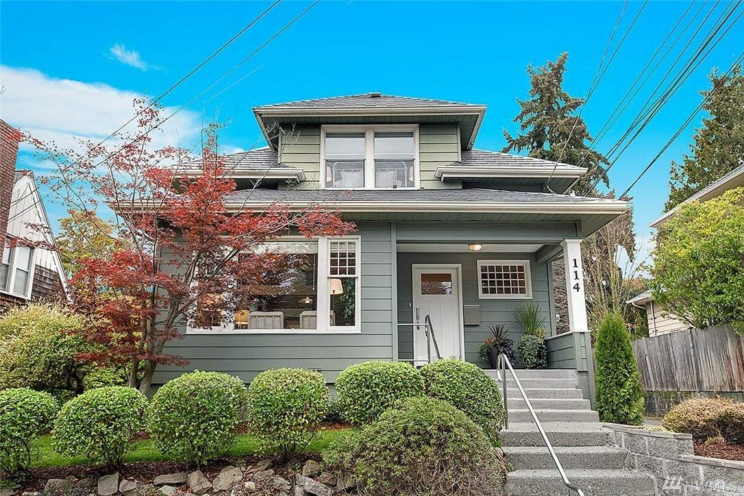 Property Photo:  114 W McGraw St  WA 98119 