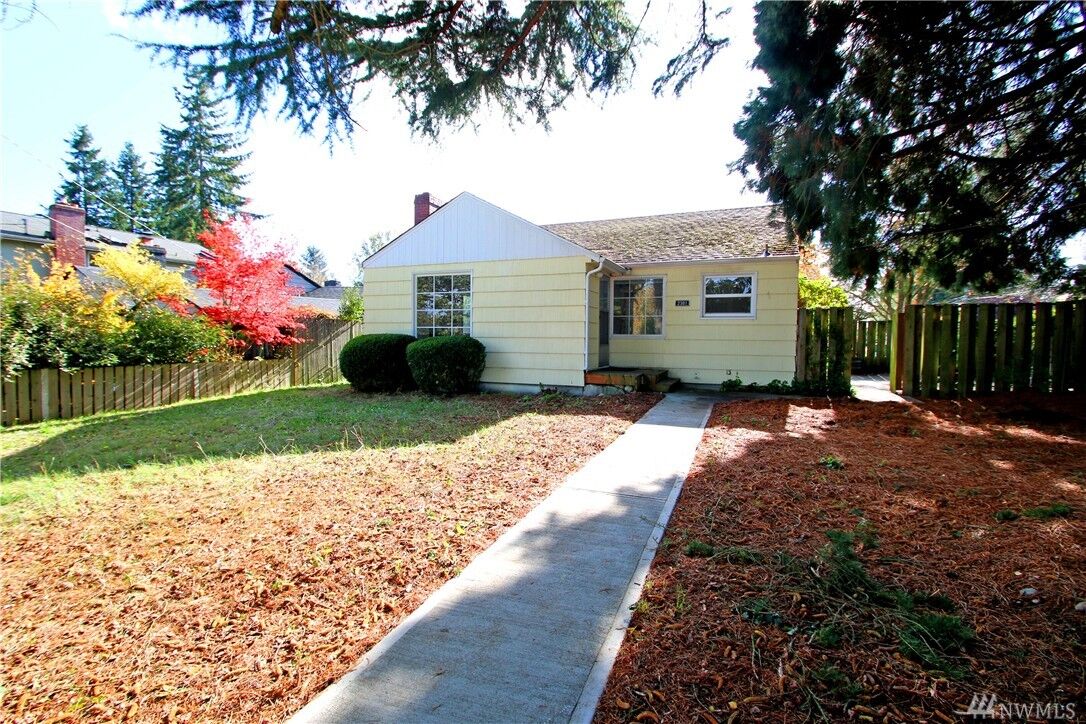 Property Photo: 2301 N 140th St WA 98133