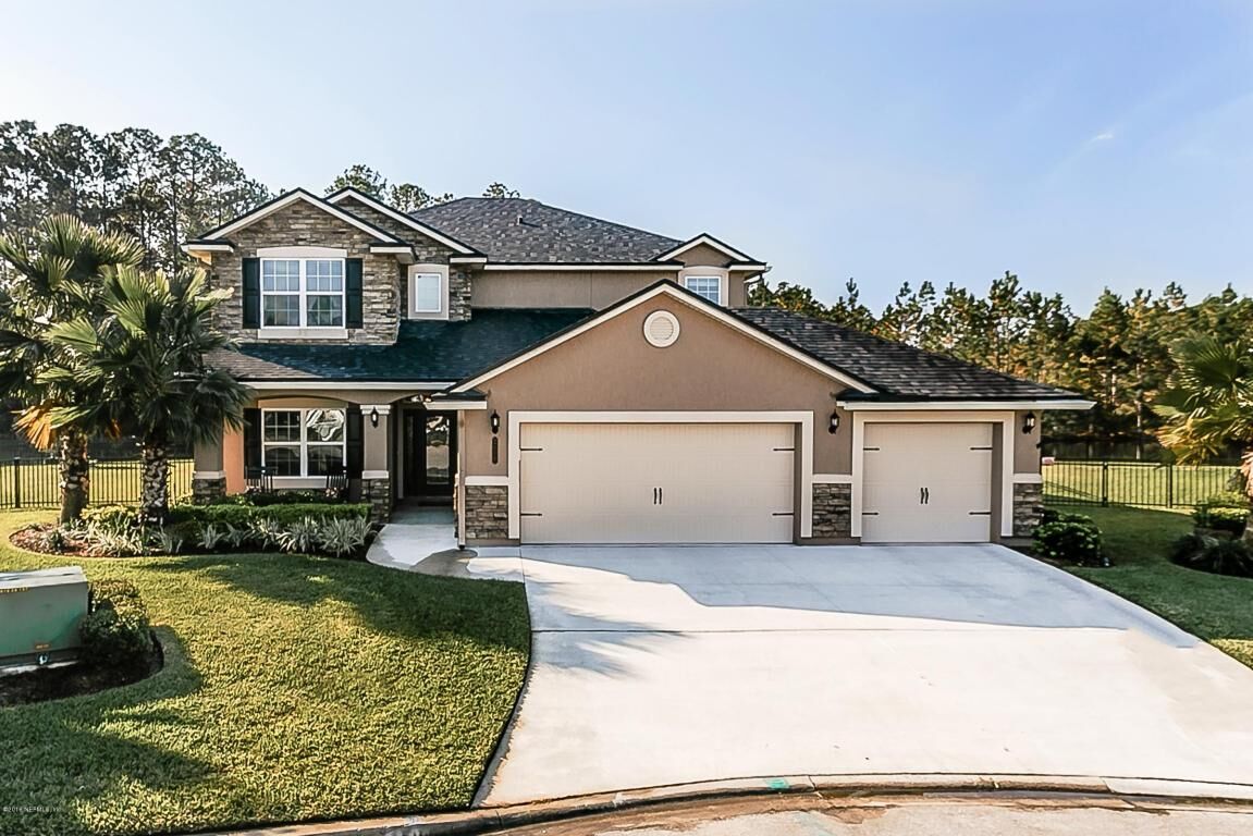 Property Photo: 2010 Redberry Court FL 32003
