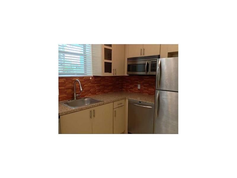 Property Photo:  1751 Washington Ave 2E  FL 33139 