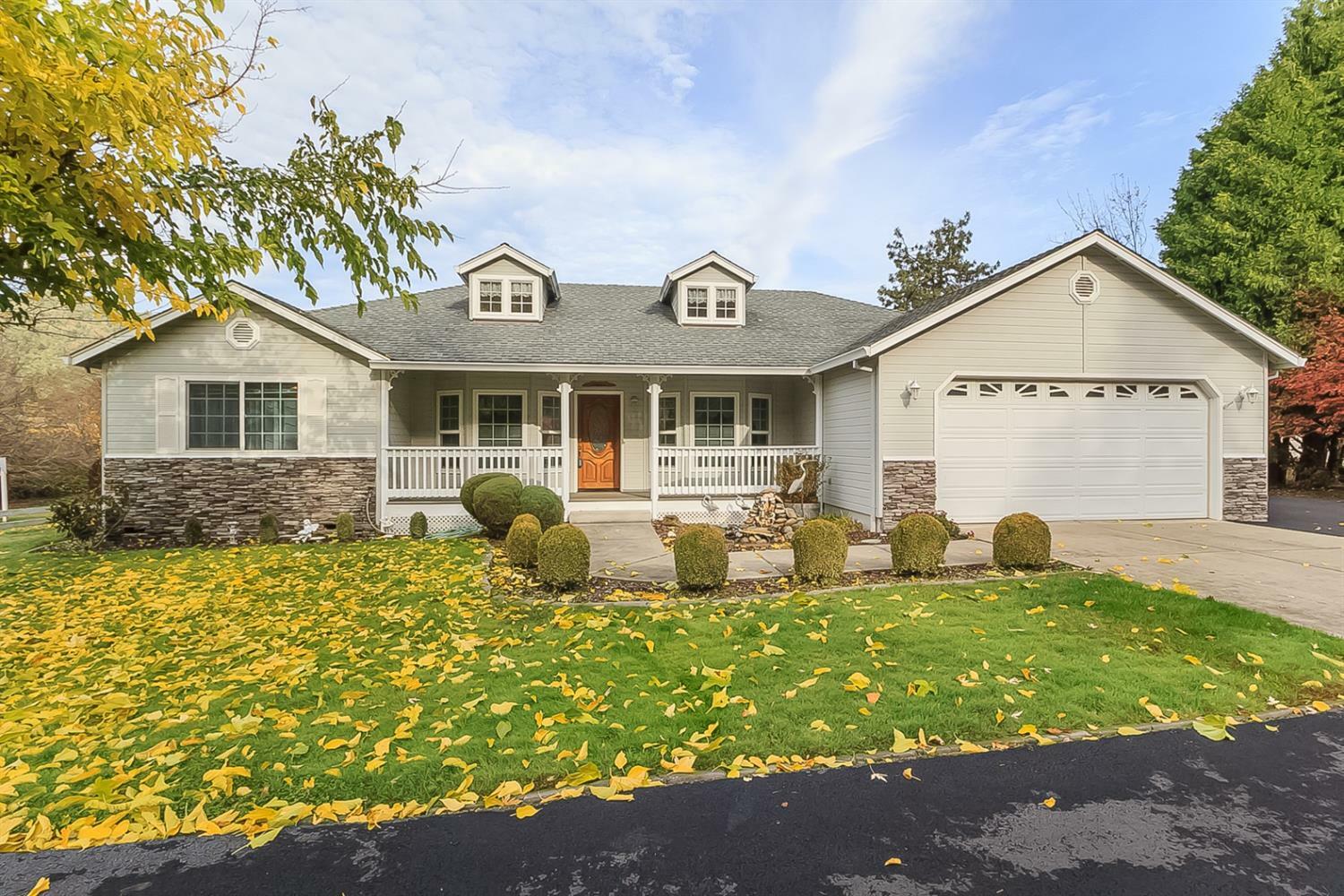 Property Photo: 1275 Wards Creek Road OR 97537