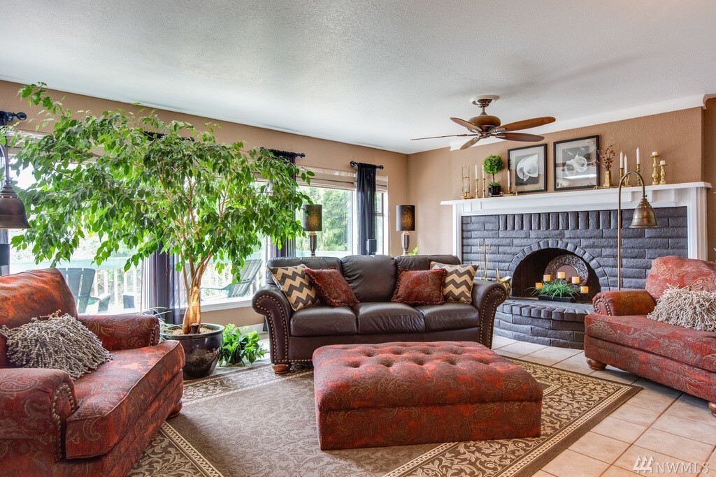 Property Photo:  3251 John Ct  WA 98260 