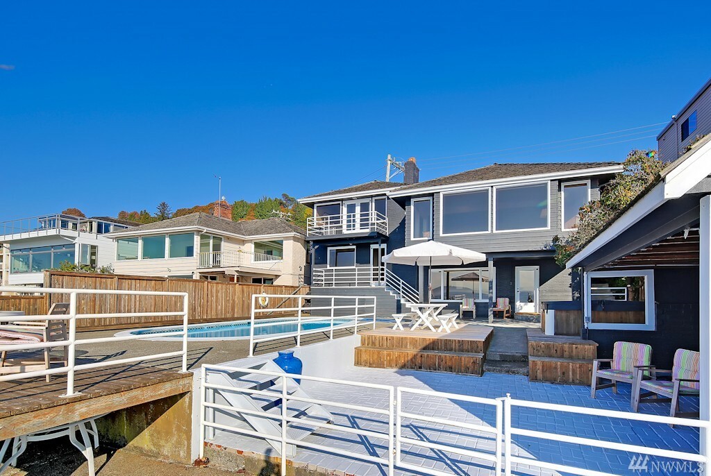 Property Photo:  4015 Beach Dr SW  WA 98116 