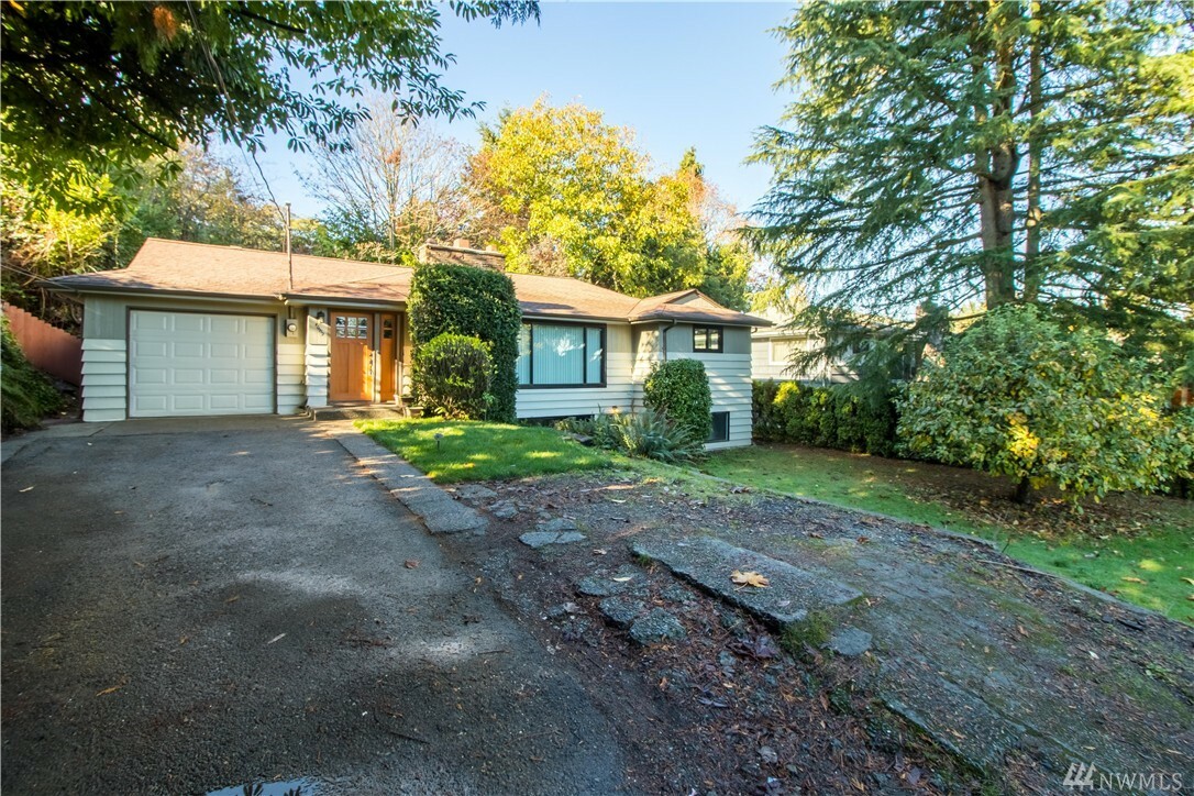 Property Photo:  11409 Glendale Way S  WA 98168 