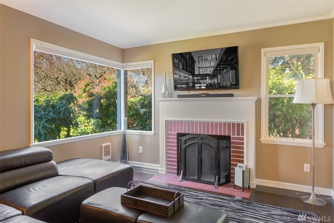 Property Photo: 13216 3rd Avenue NW WA 98177