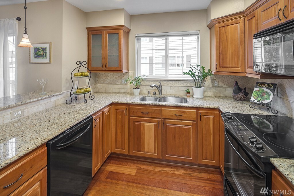 Property Photo: 925 5th Ave NW B-108 WA 98027