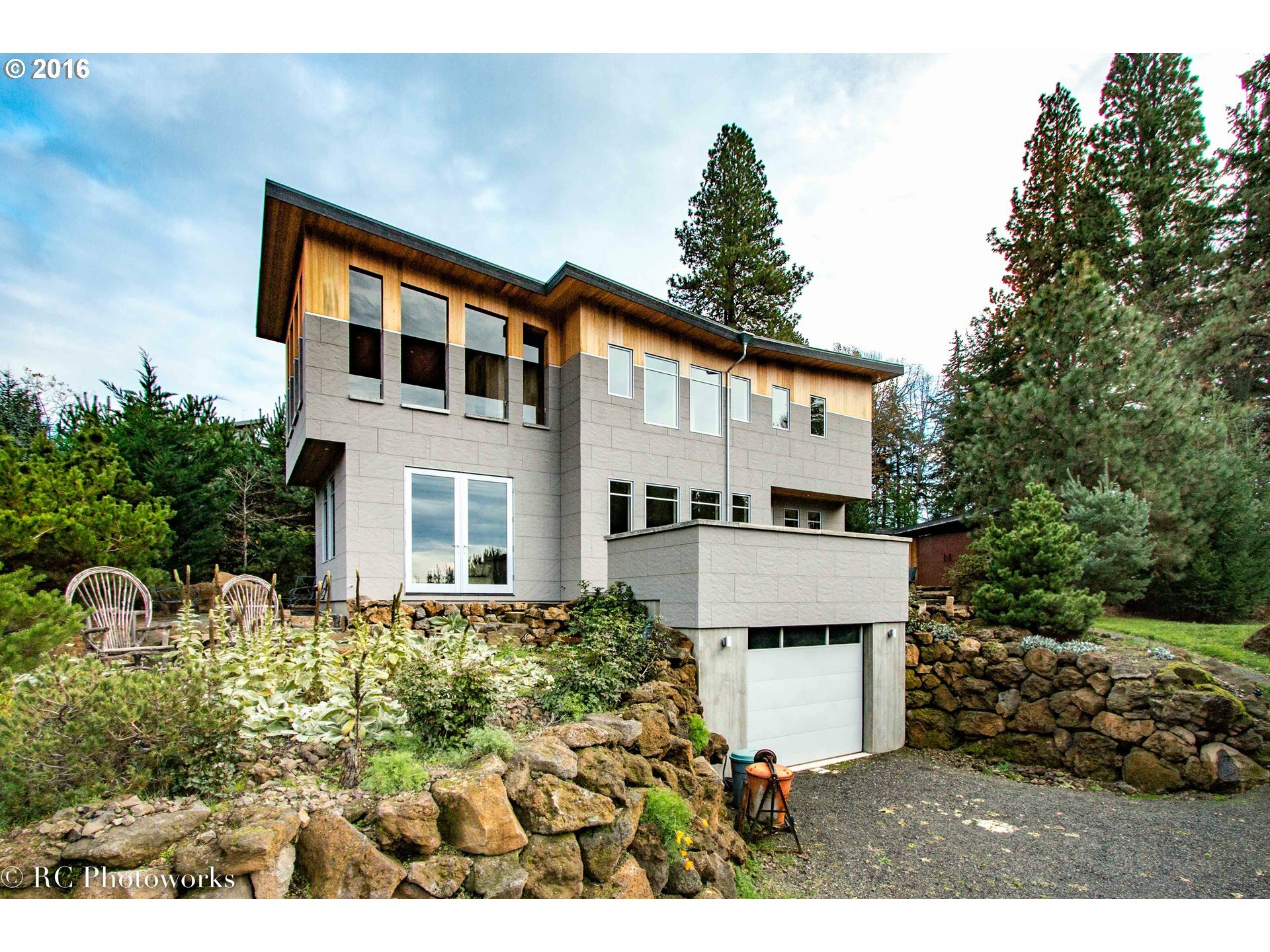 Property Photo:  1111 Eyrie Court  WA 98672 