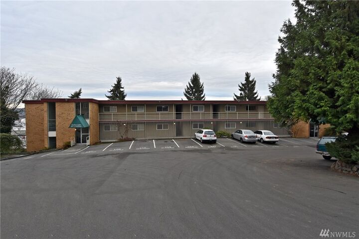 Property Photo:  1017 W Nickerson 16  WA 98119 