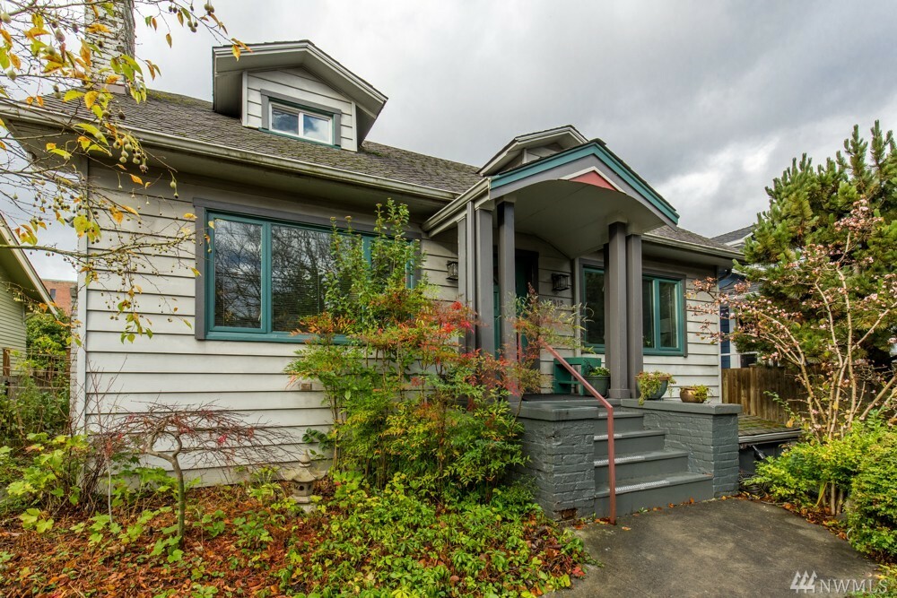 Property Photo: 7915 Greenwood Ave N WA 98103