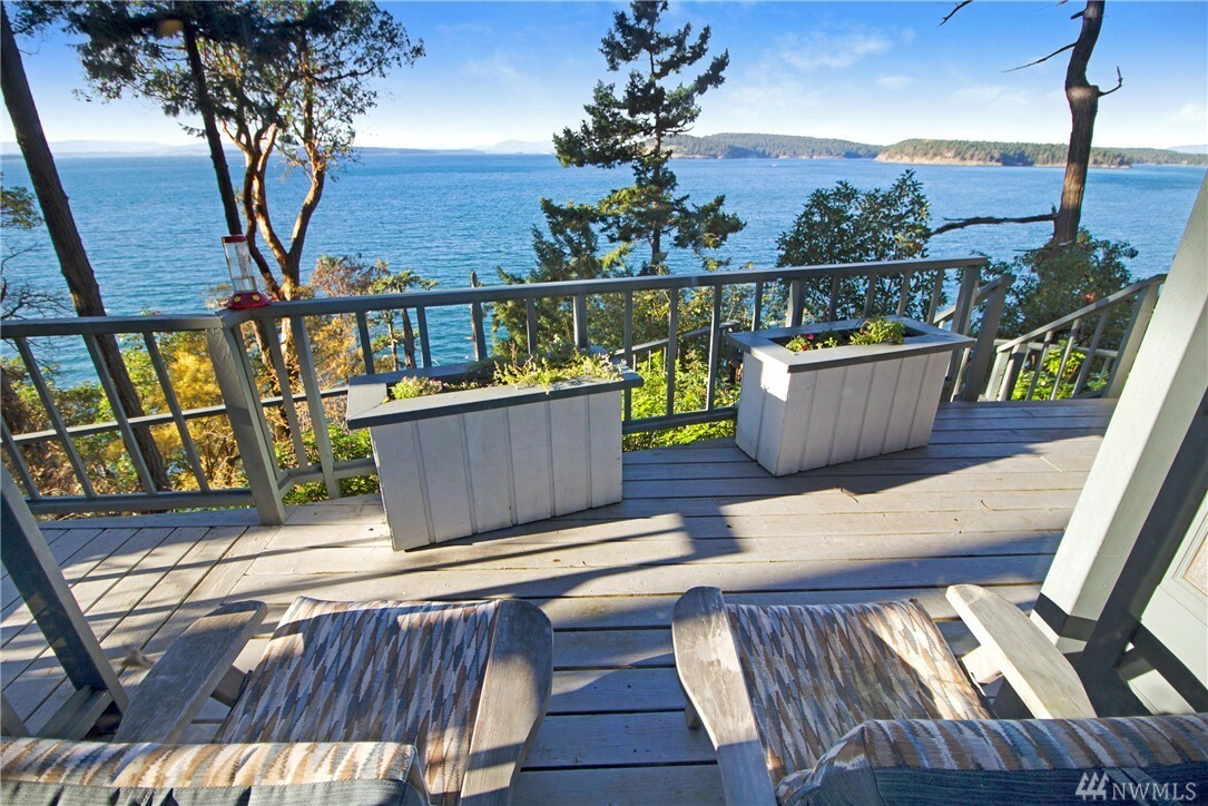 Property Photo:  484 Madrona Dr  WA 98250 