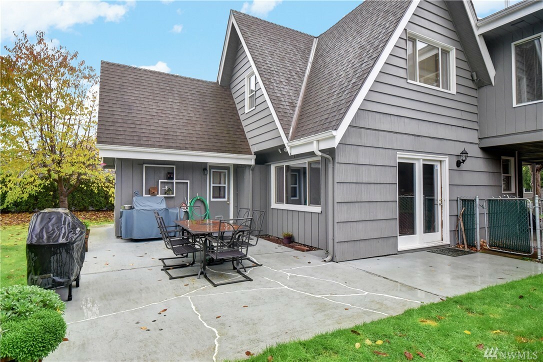 Property Photo:  6215 70th St NE  WA 98270 