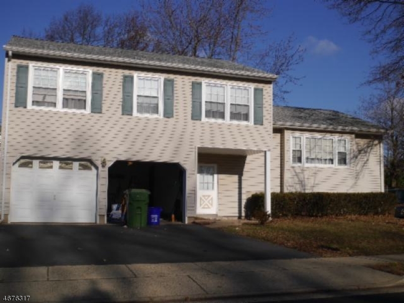 Property Photo:  4 Meredith Rd  NJ 08817 